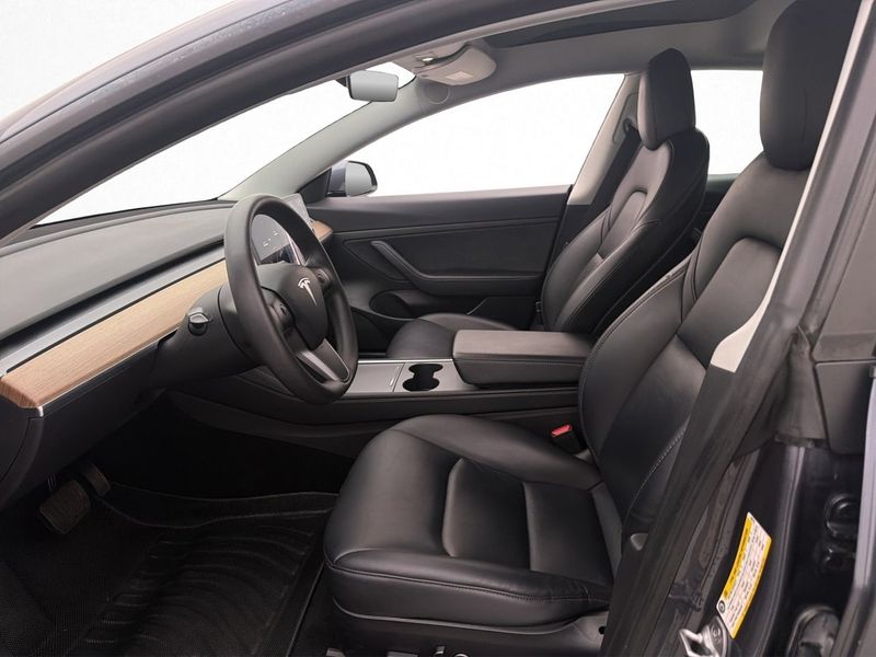 Tesla Model 3 bild 11