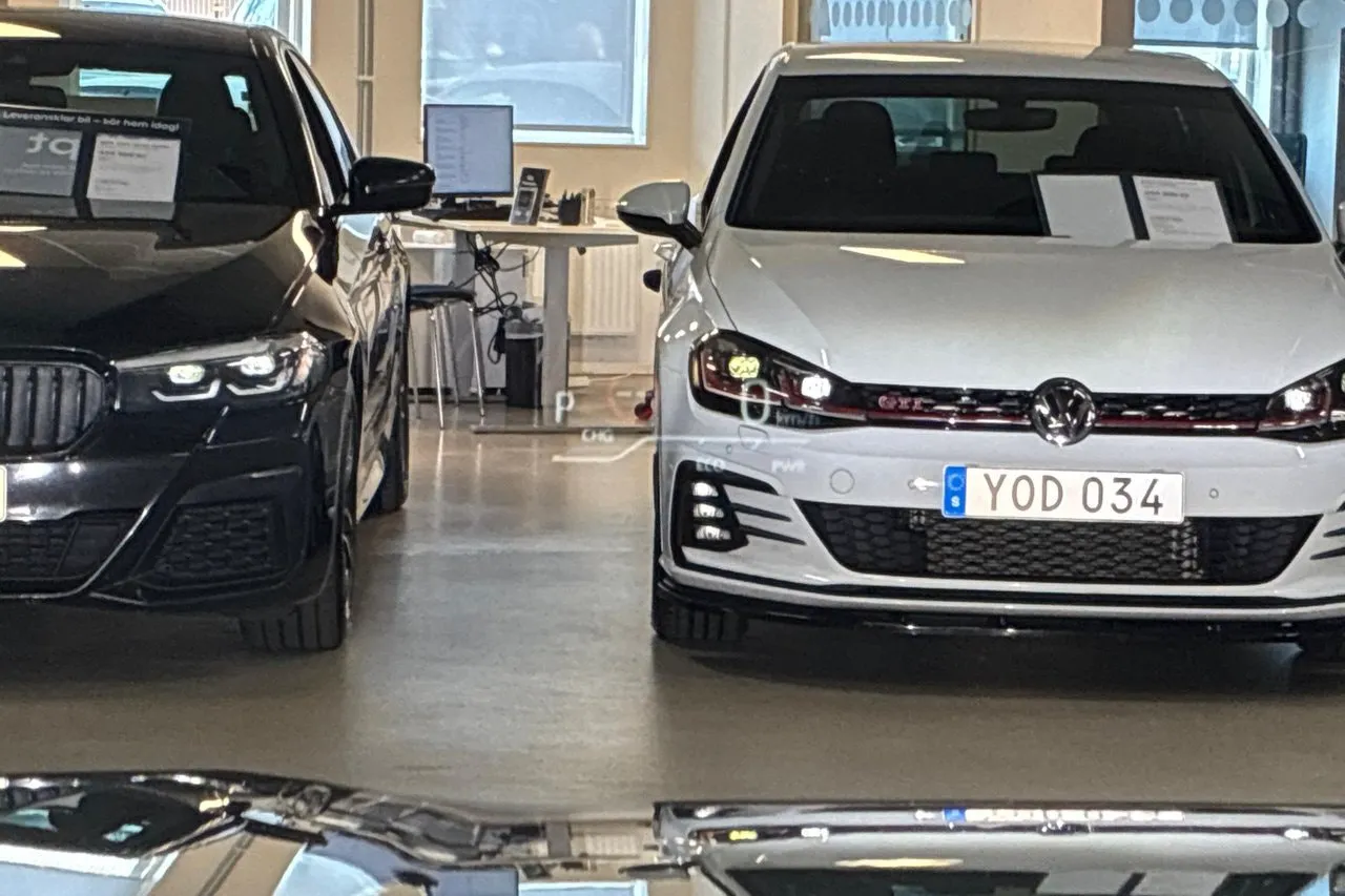 Vehicle image 17