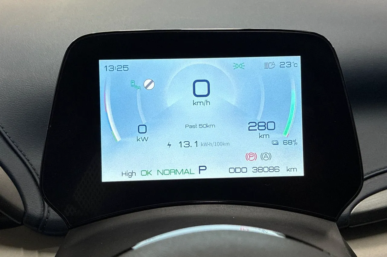 Vehicle image 16
