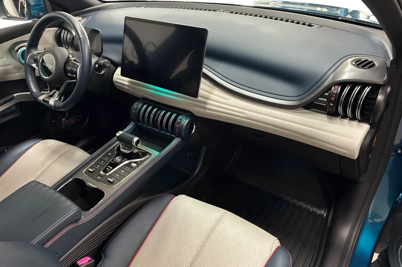 Vehicle image 13