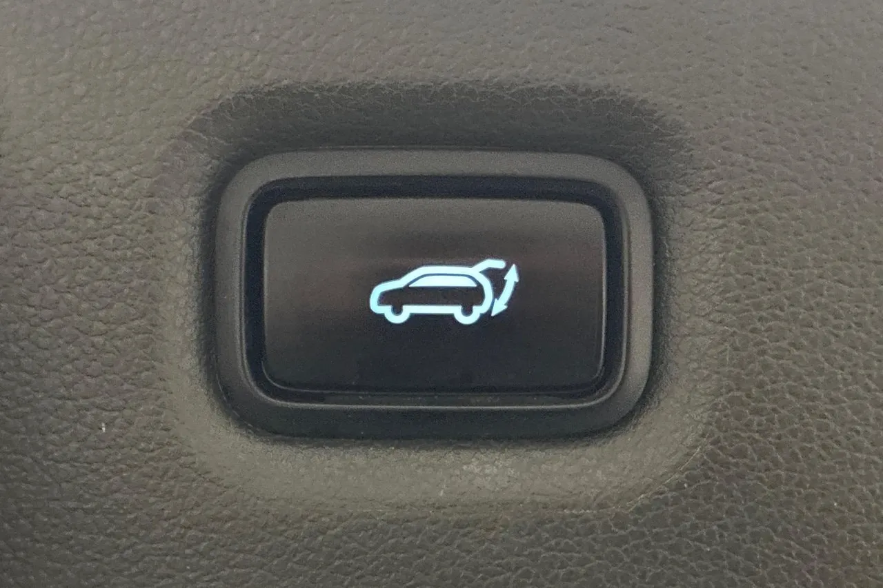Vehicle image 28