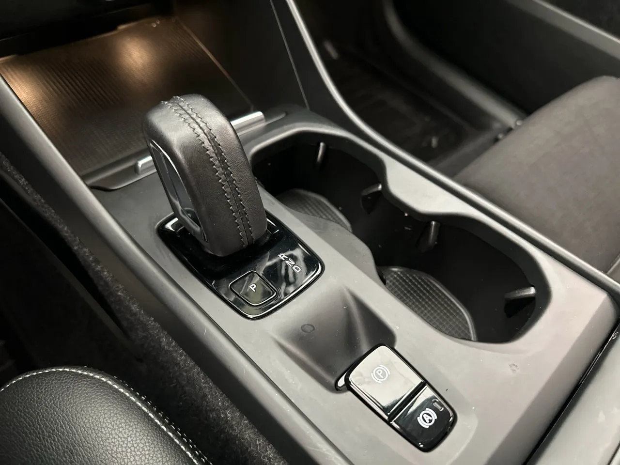 Vehicle image 25