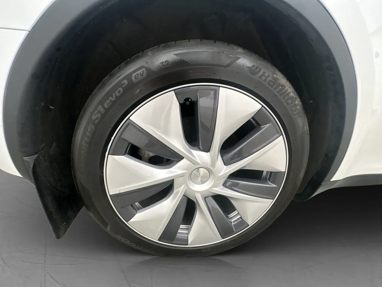 Vehicle image 32
