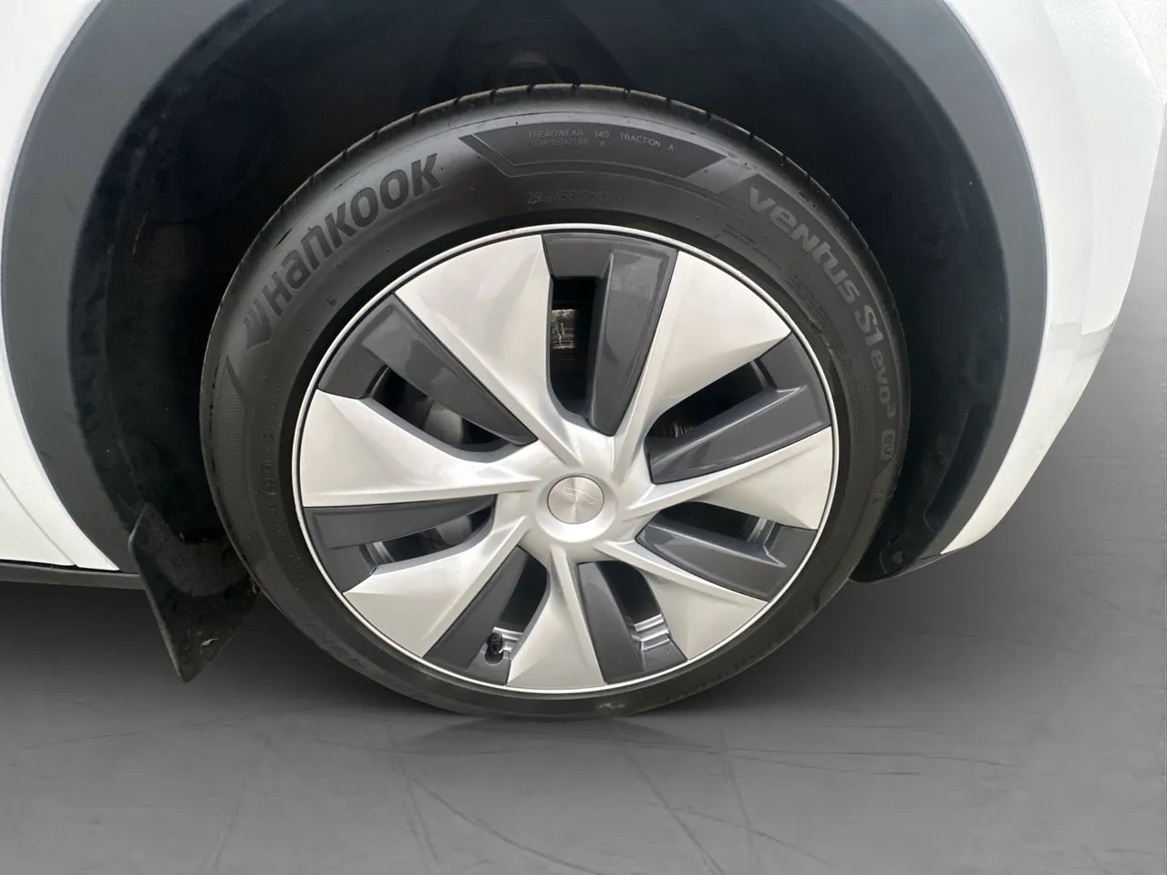 Vehicle image 33
