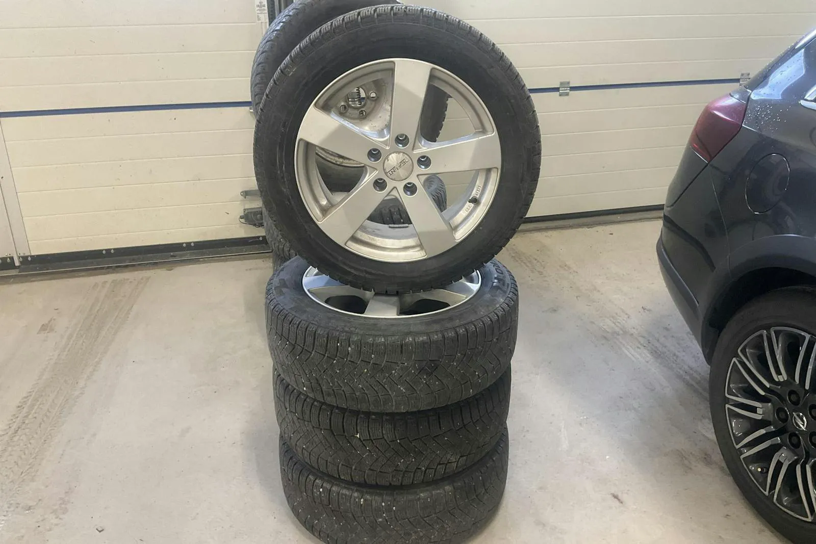 Vehicle image 16
