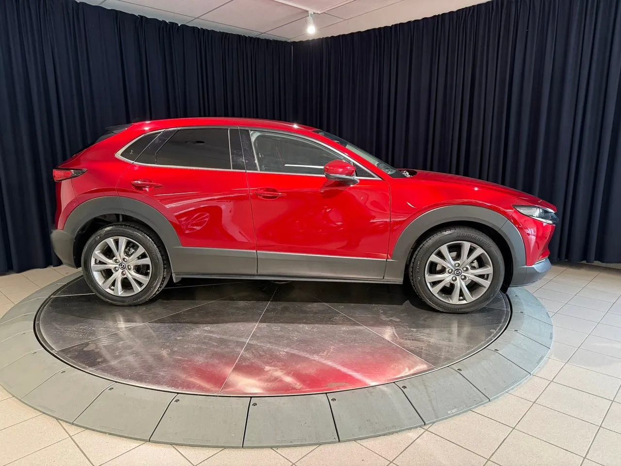 Vehicle image 6