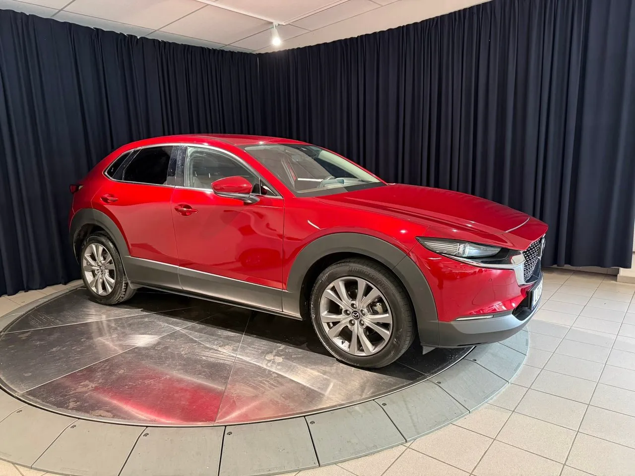 Vehicle image 7