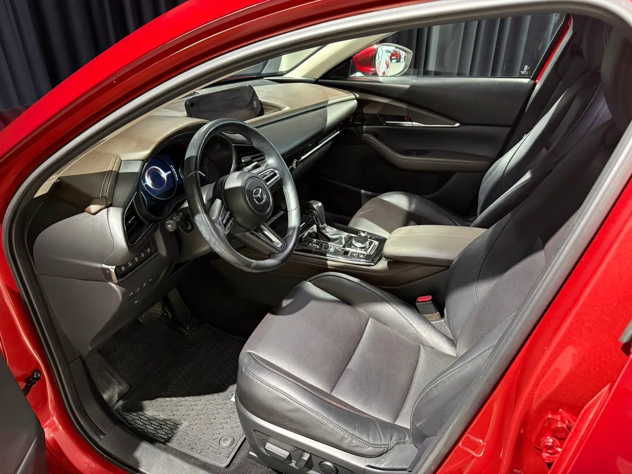 Vehicle image 10