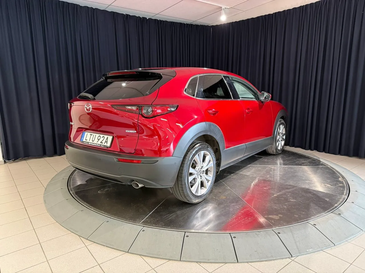 Vehicle image 5