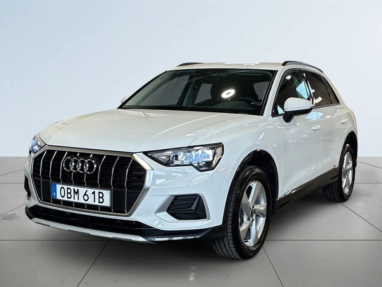 Vehicle image 15
