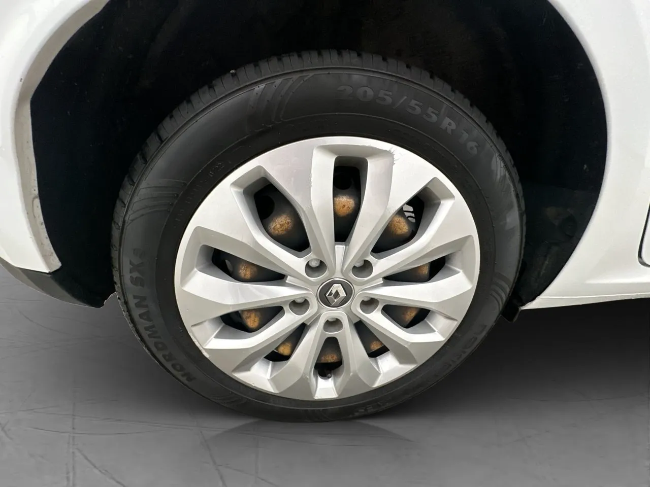 Vehicle image 24