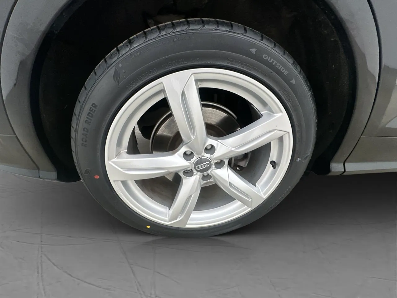 Vehicle image 33