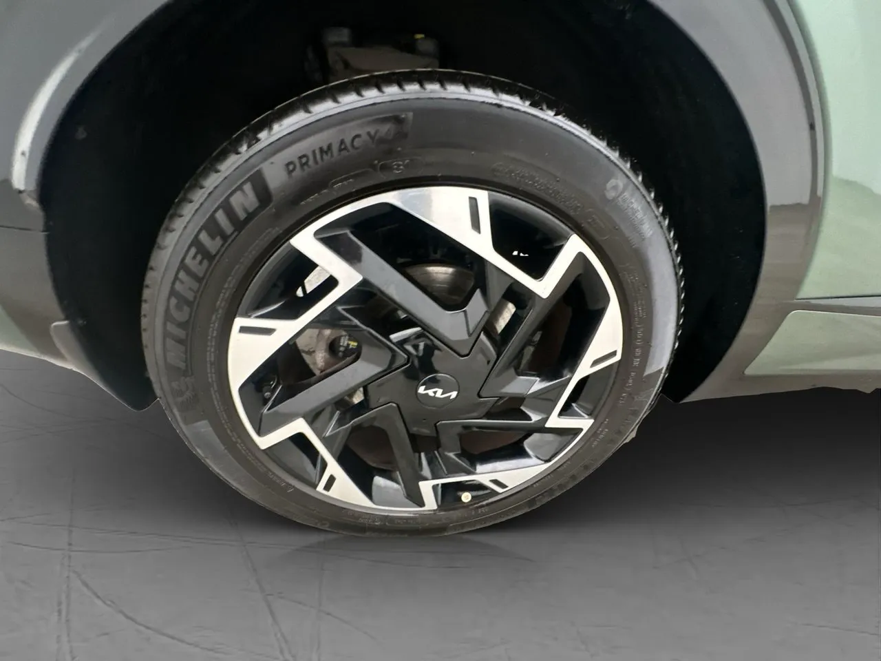 Vehicle image 32