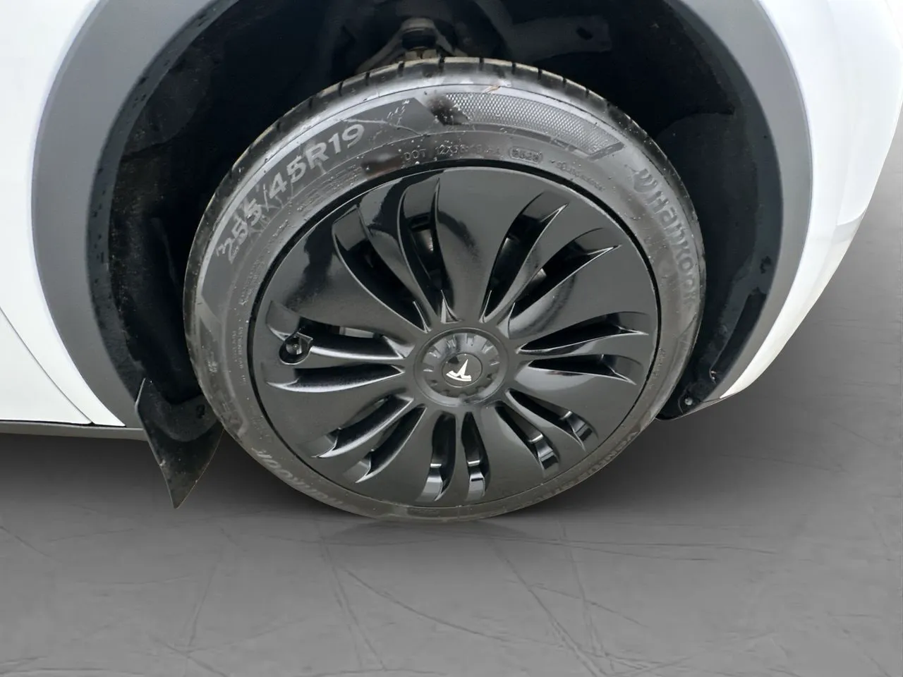 Vehicle image 32