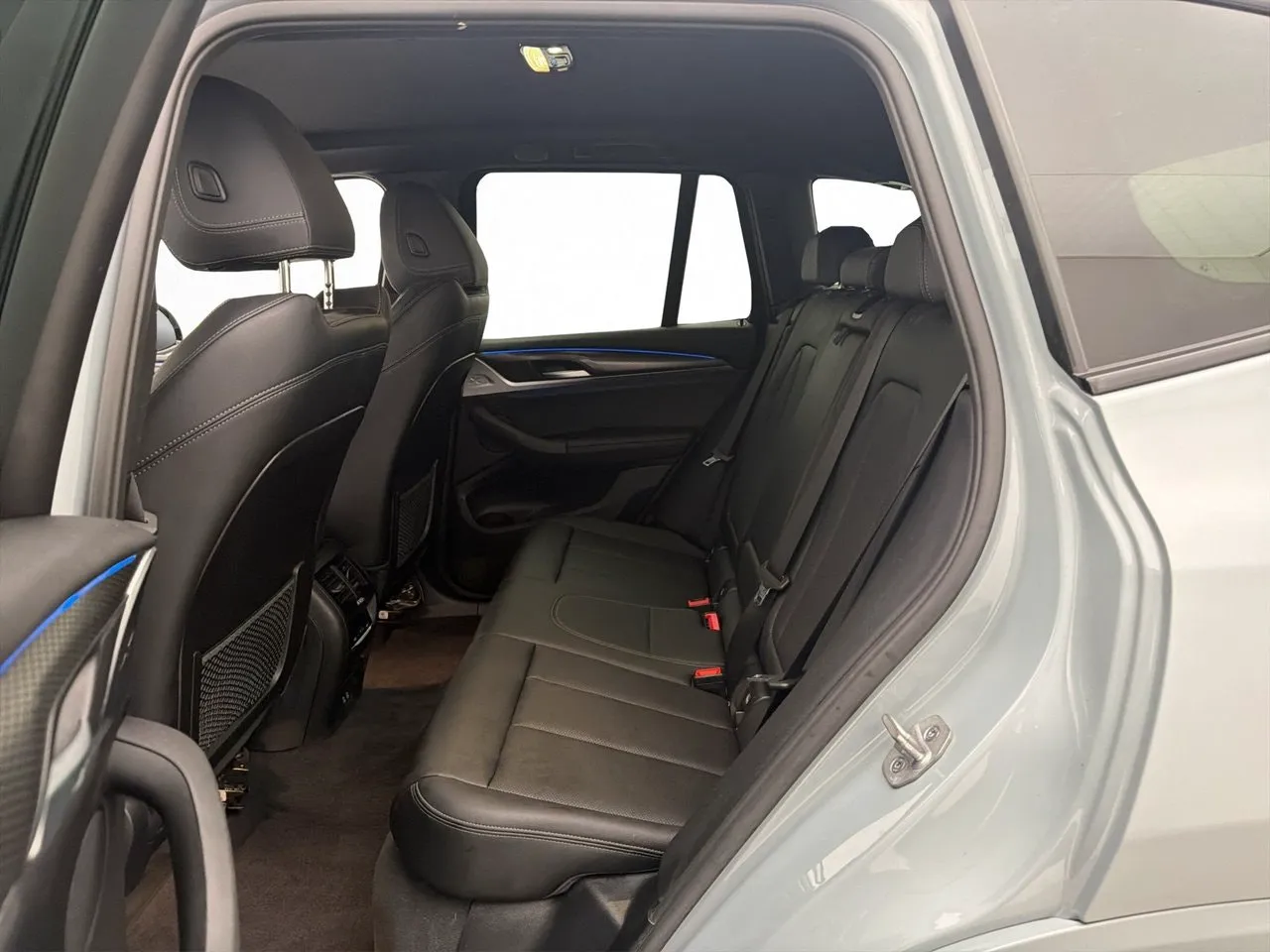 Vehicle image 28