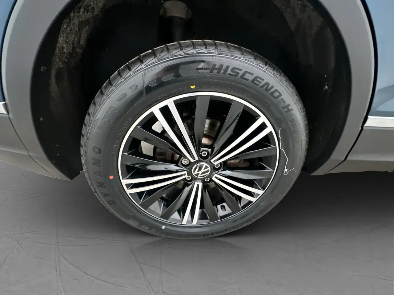 Vehicle image 32