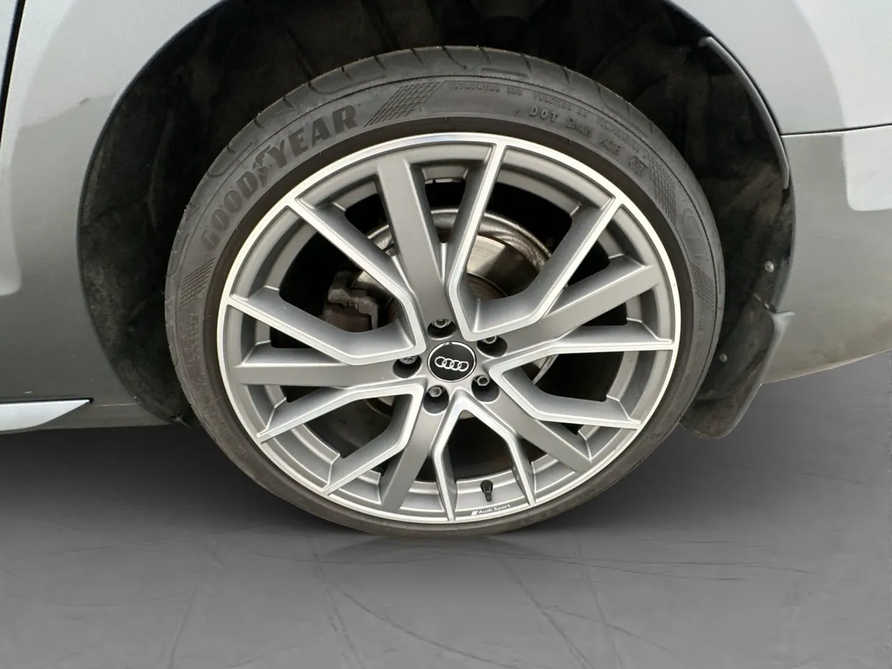 Vehicle image 33