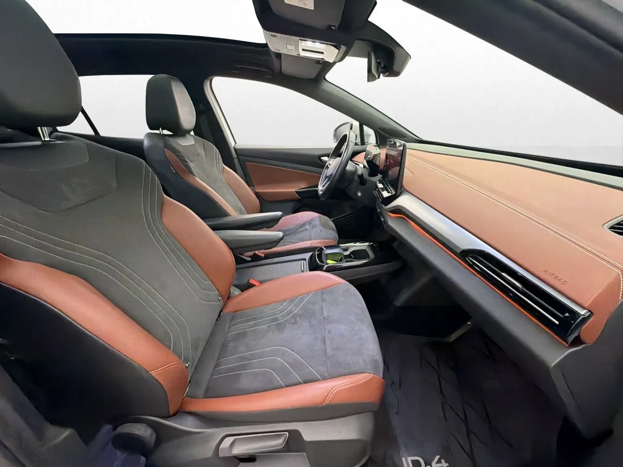 Vehicle image 32