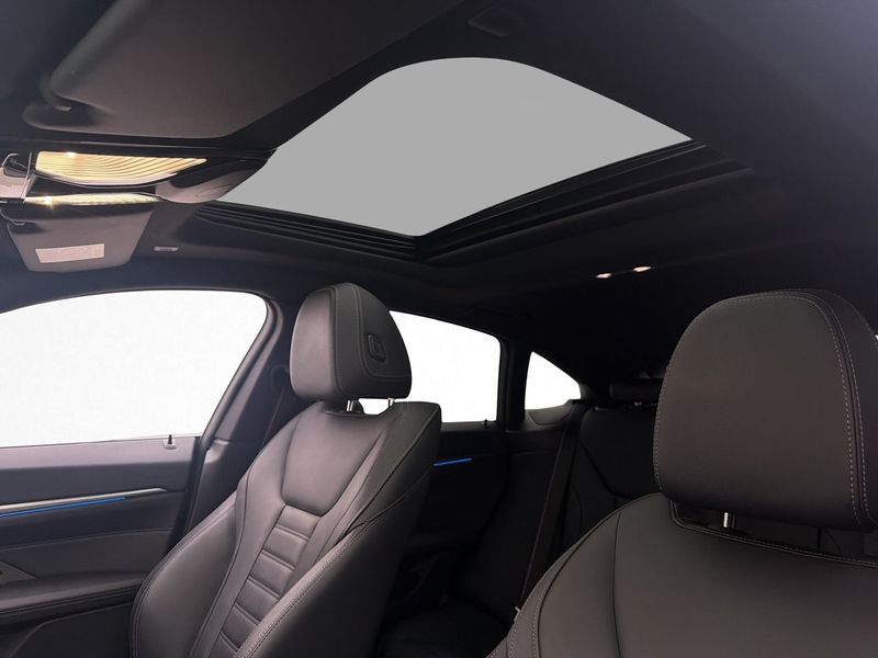 BMW i4 bild 14