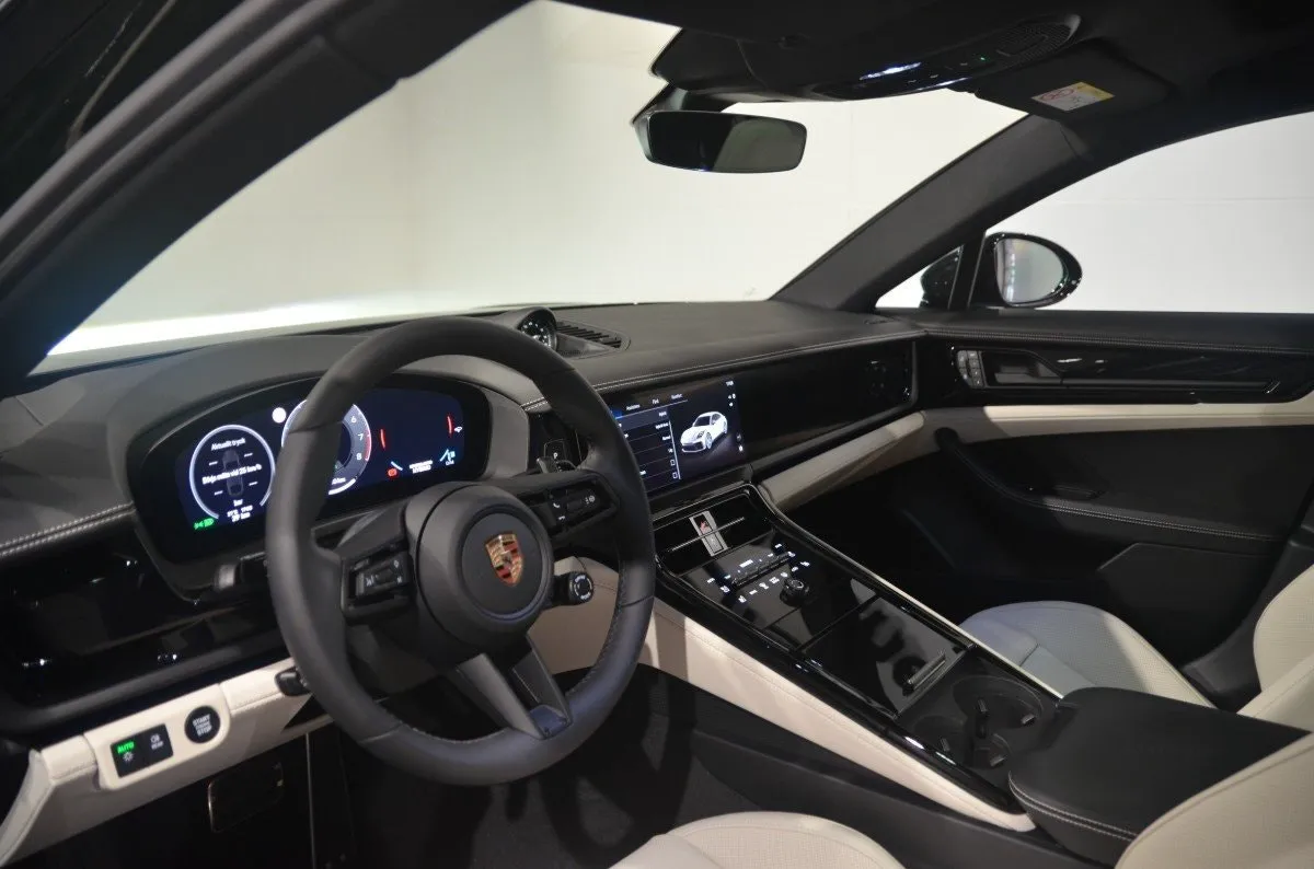 Vehicle image 14