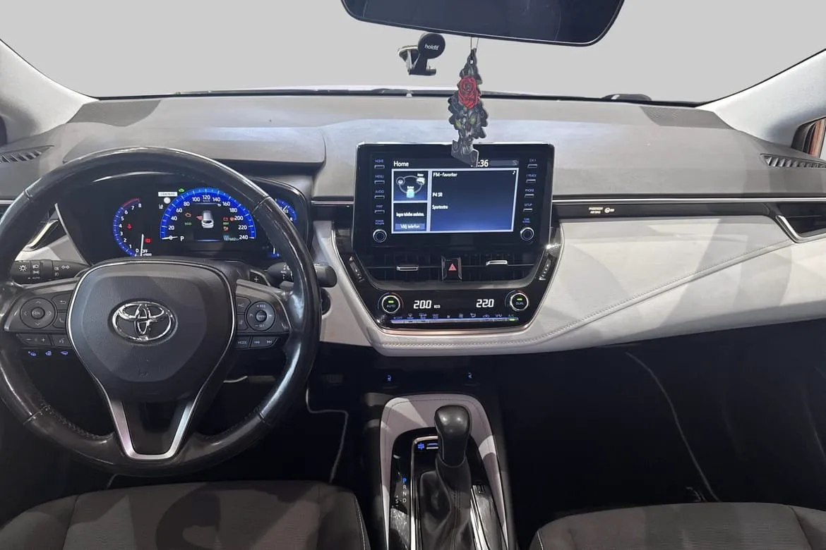 Vehicle image 8