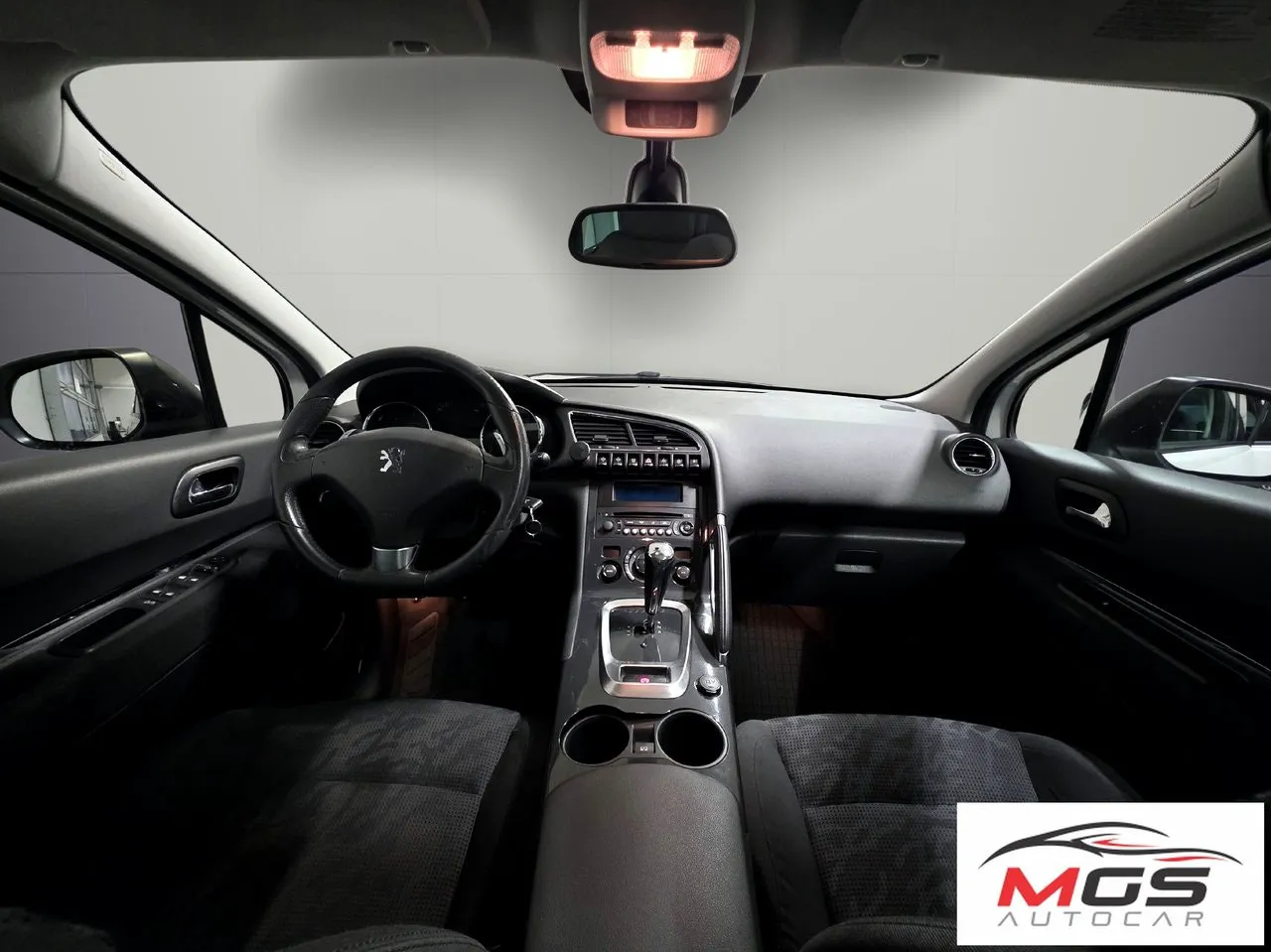 Vehicle image 10
