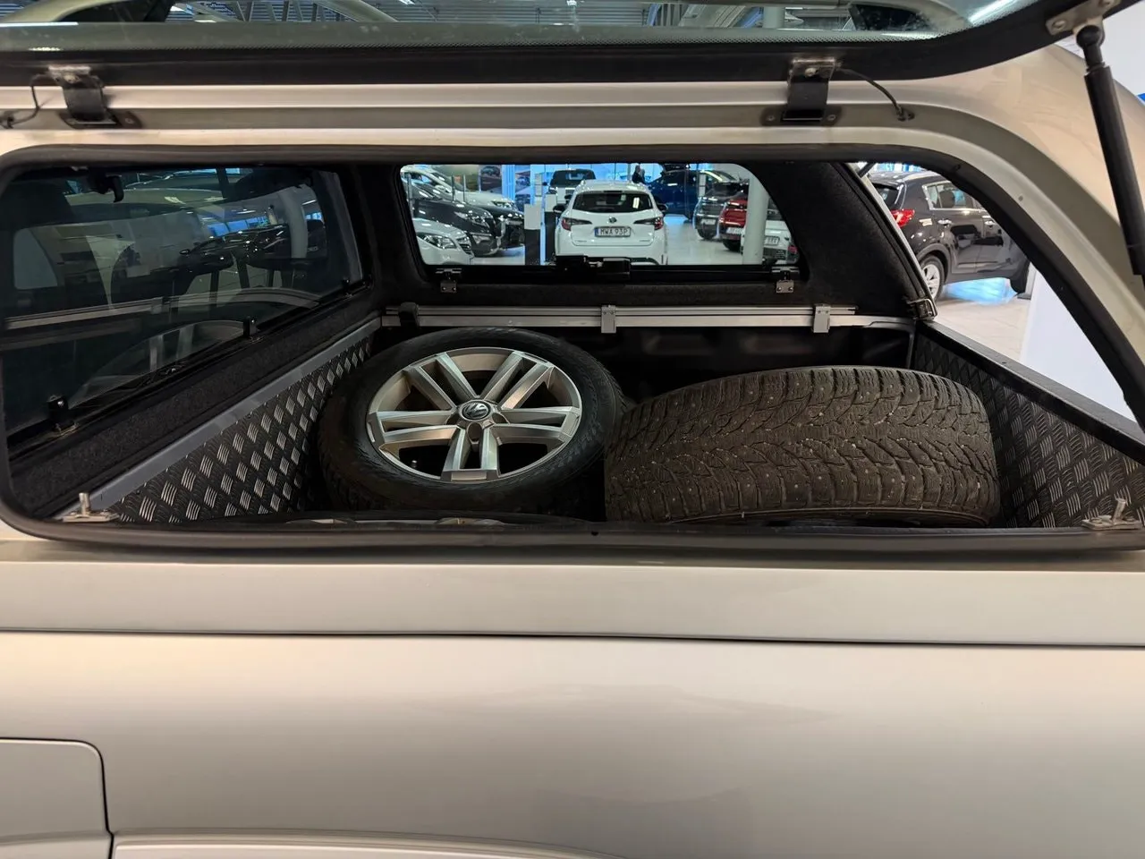 Vehicle image 20