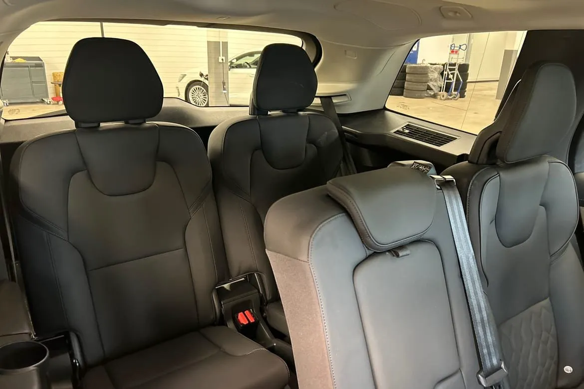 Vehicle image 25