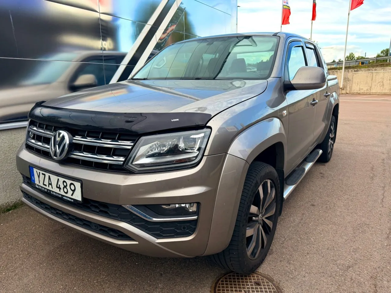 Vehicle image 11
