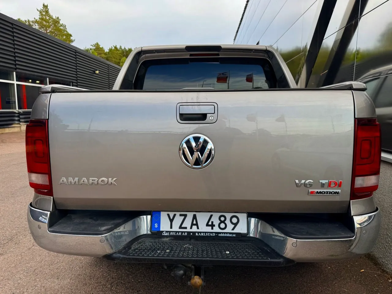 Vehicle image 9