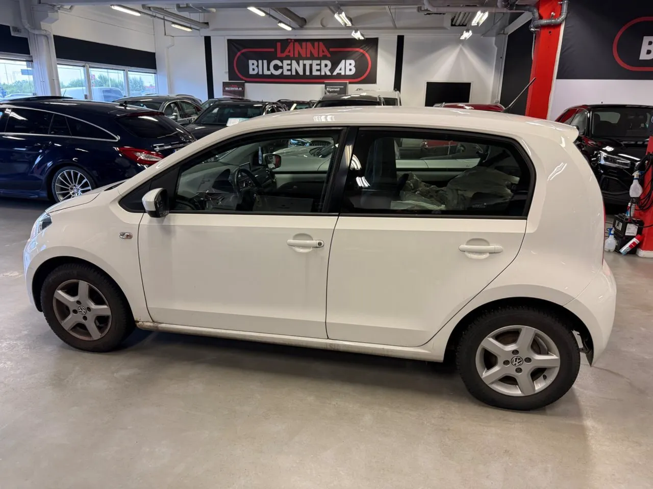 Vehicle image 5