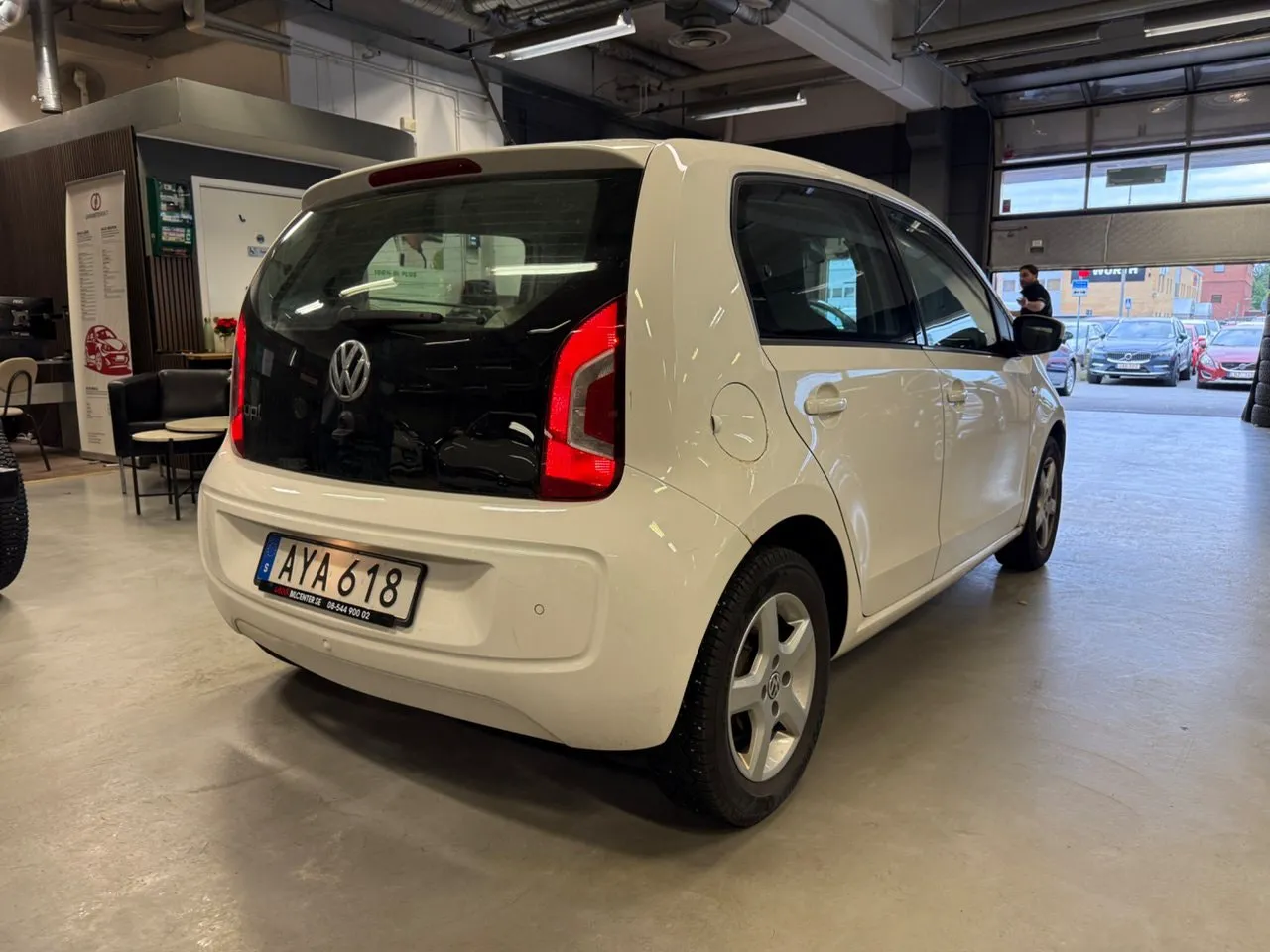 Vehicle image 4