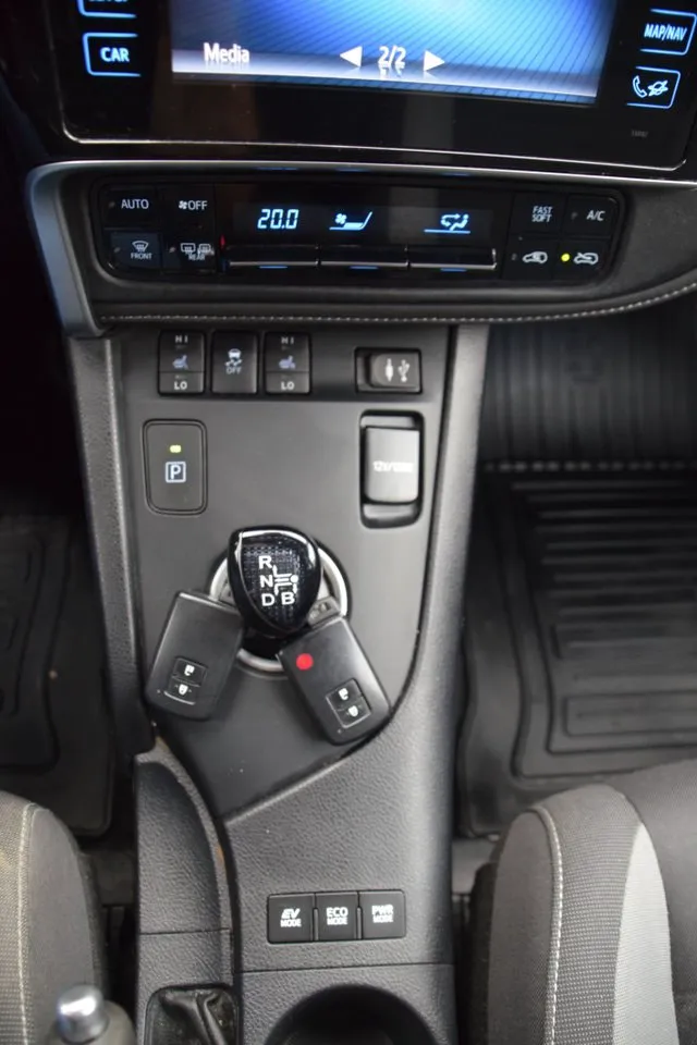 Vehicle image 15