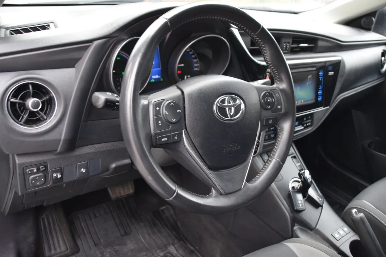Vehicle image 18