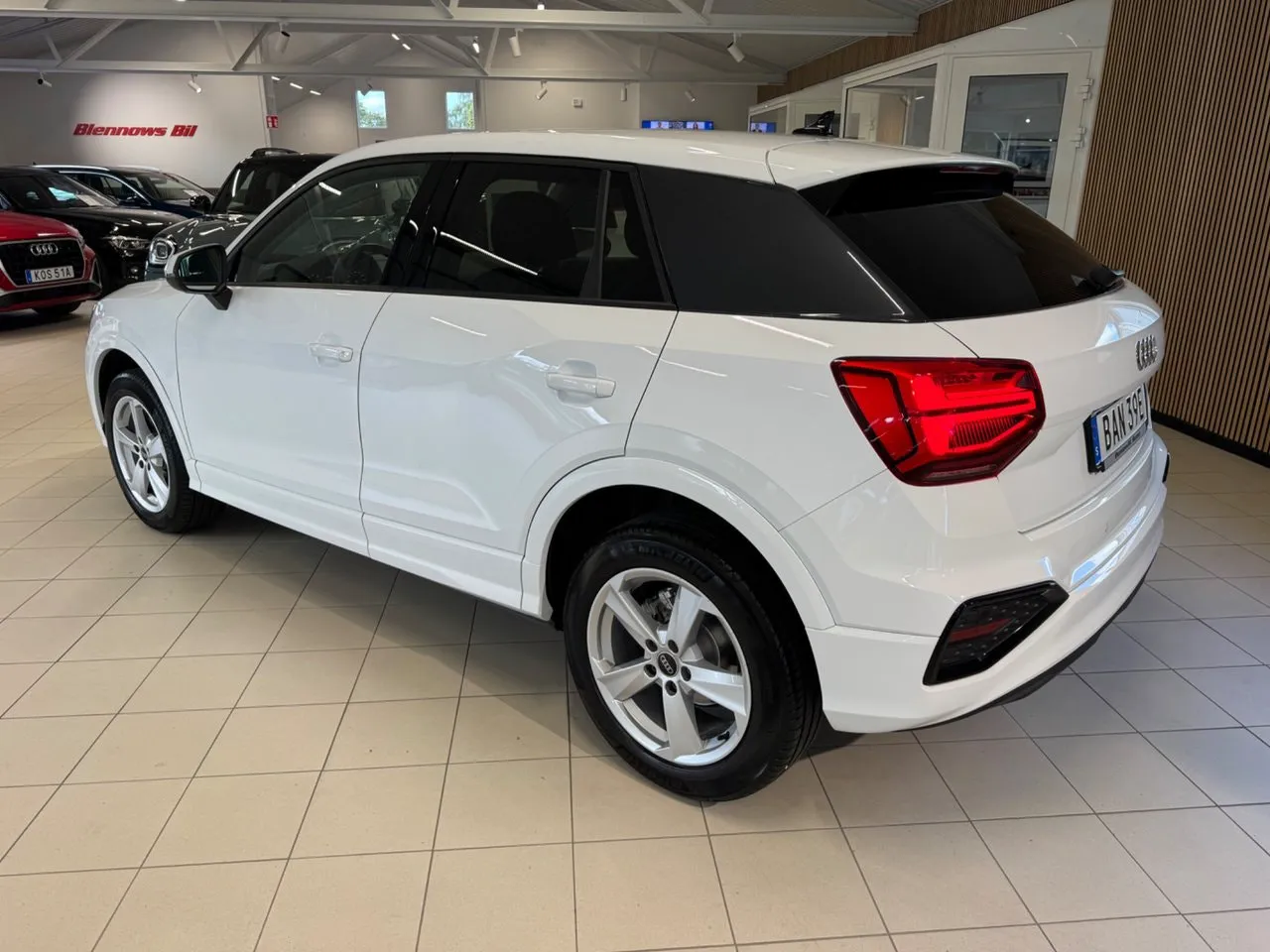Vehicle image 6
