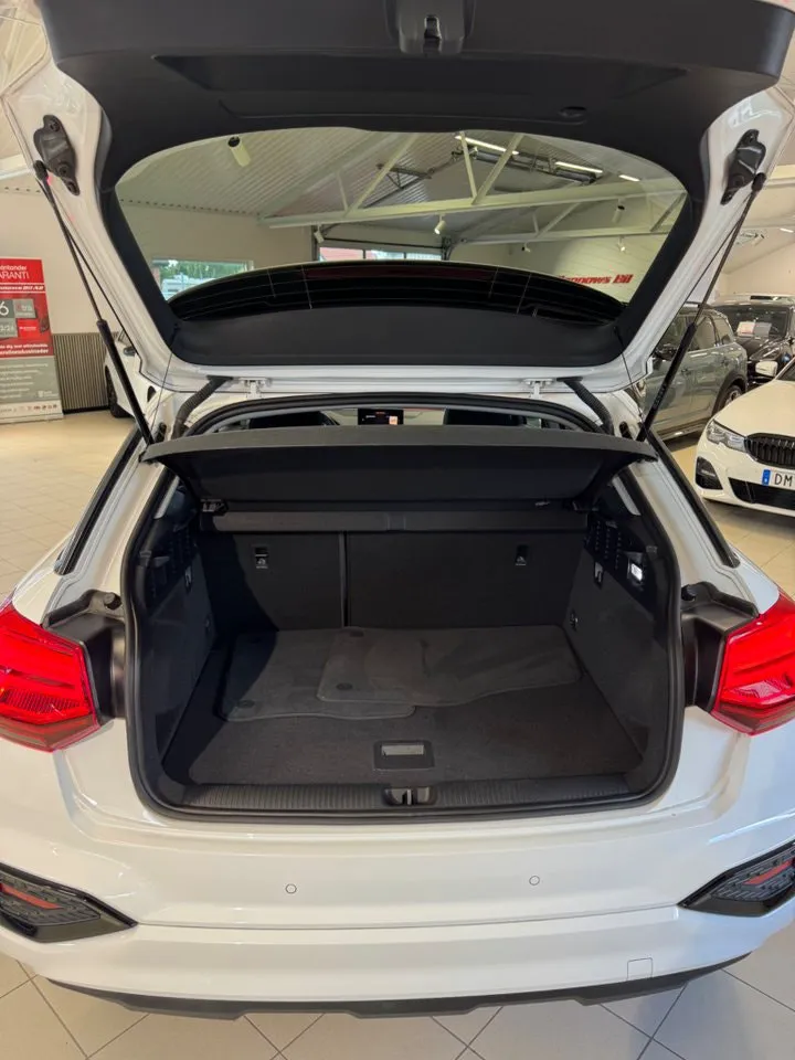 Vehicle image 18