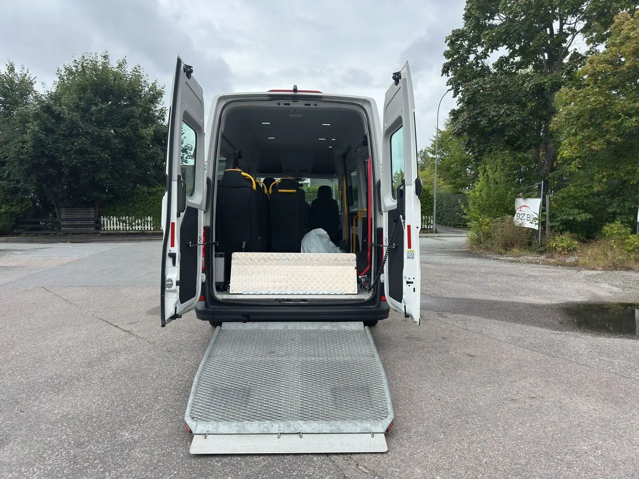 Vehicle image 20