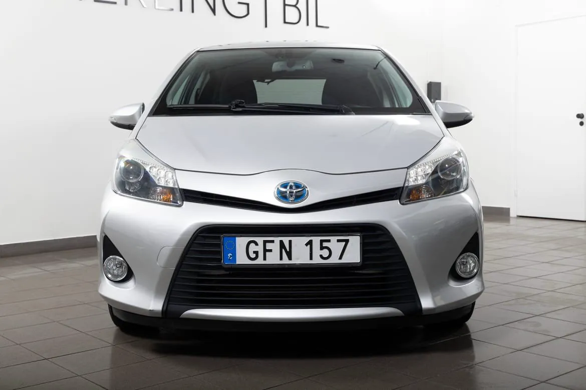 Vehicle image 6