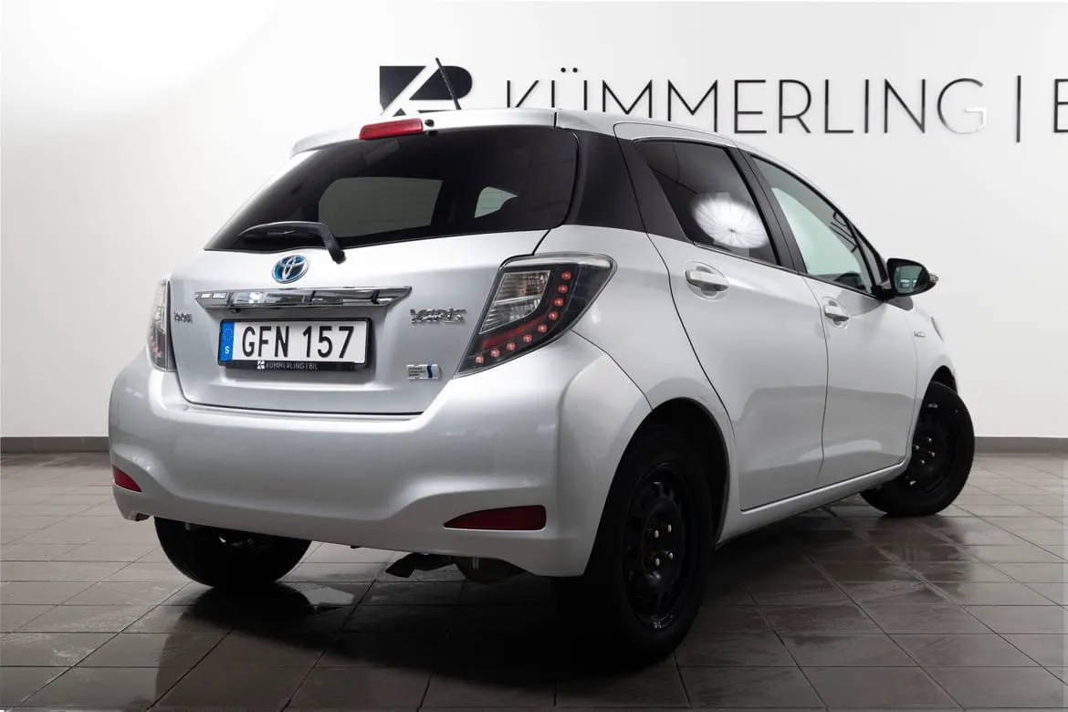 Vehicle image 10