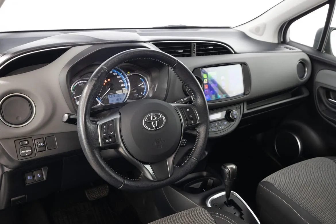 Vehicle image 17