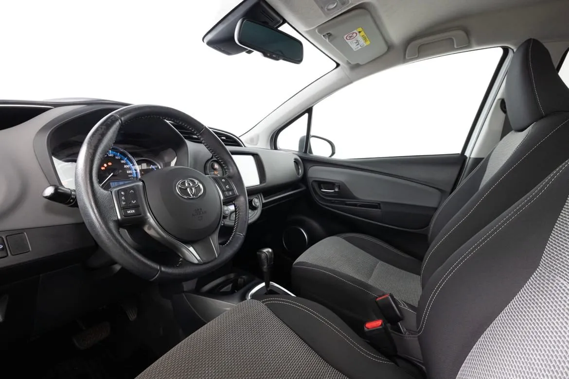 Vehicle image 15