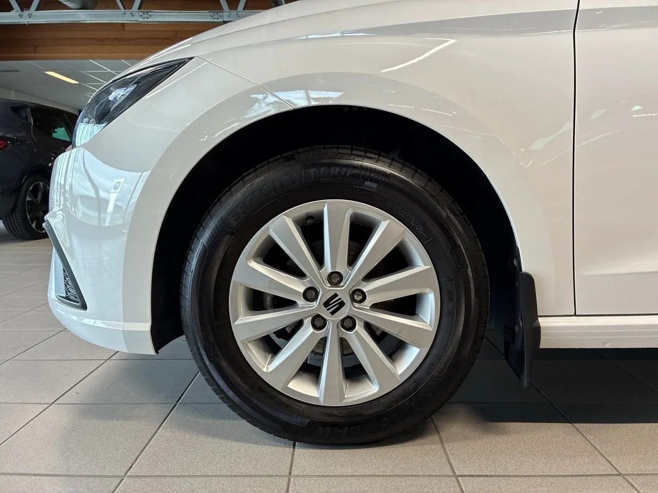Vehicle image 20