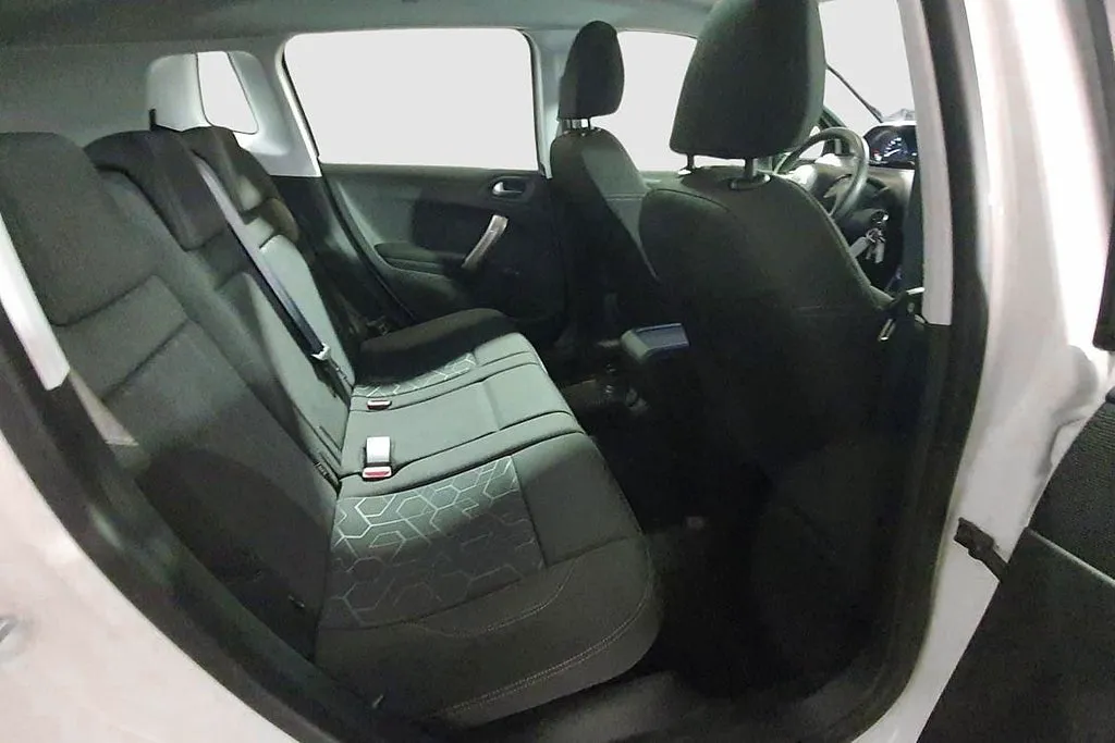 Vehicle image 15