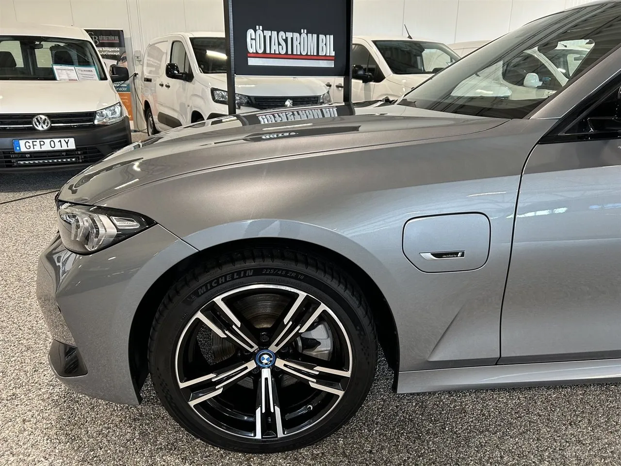 Vehicle image 9