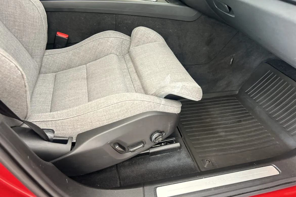 Vehicle image 26