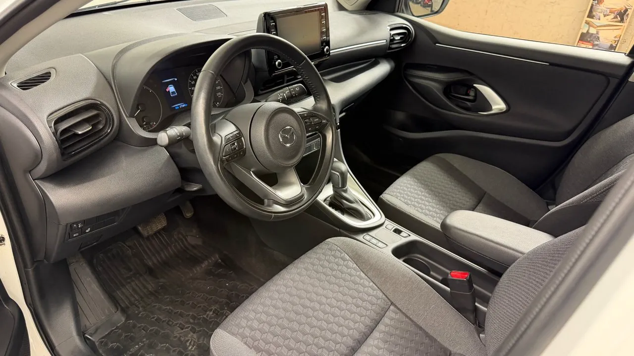 Vehicle image 7
