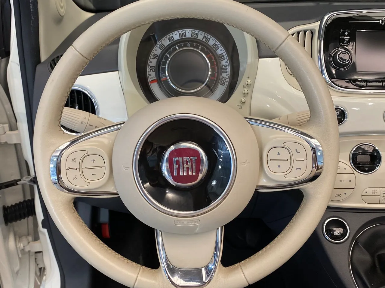 Vehicle image 32