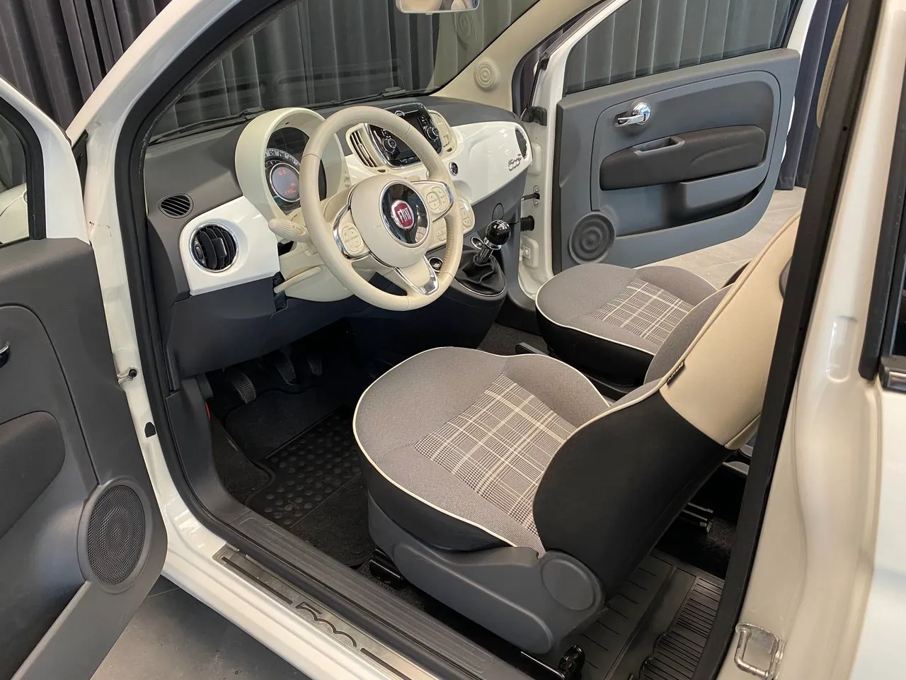 Vehicle image 20