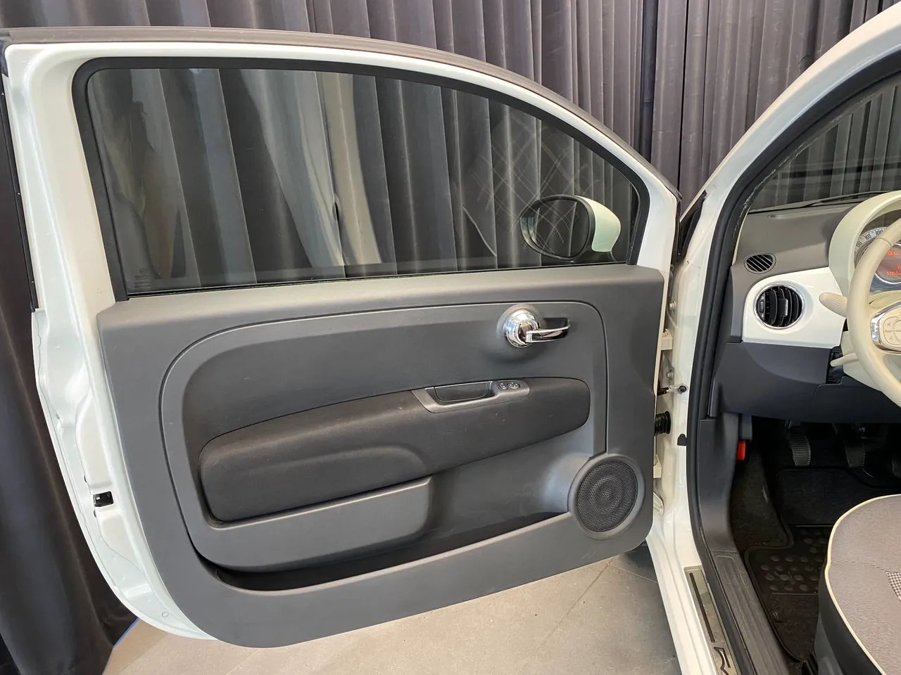Vehicle image 21