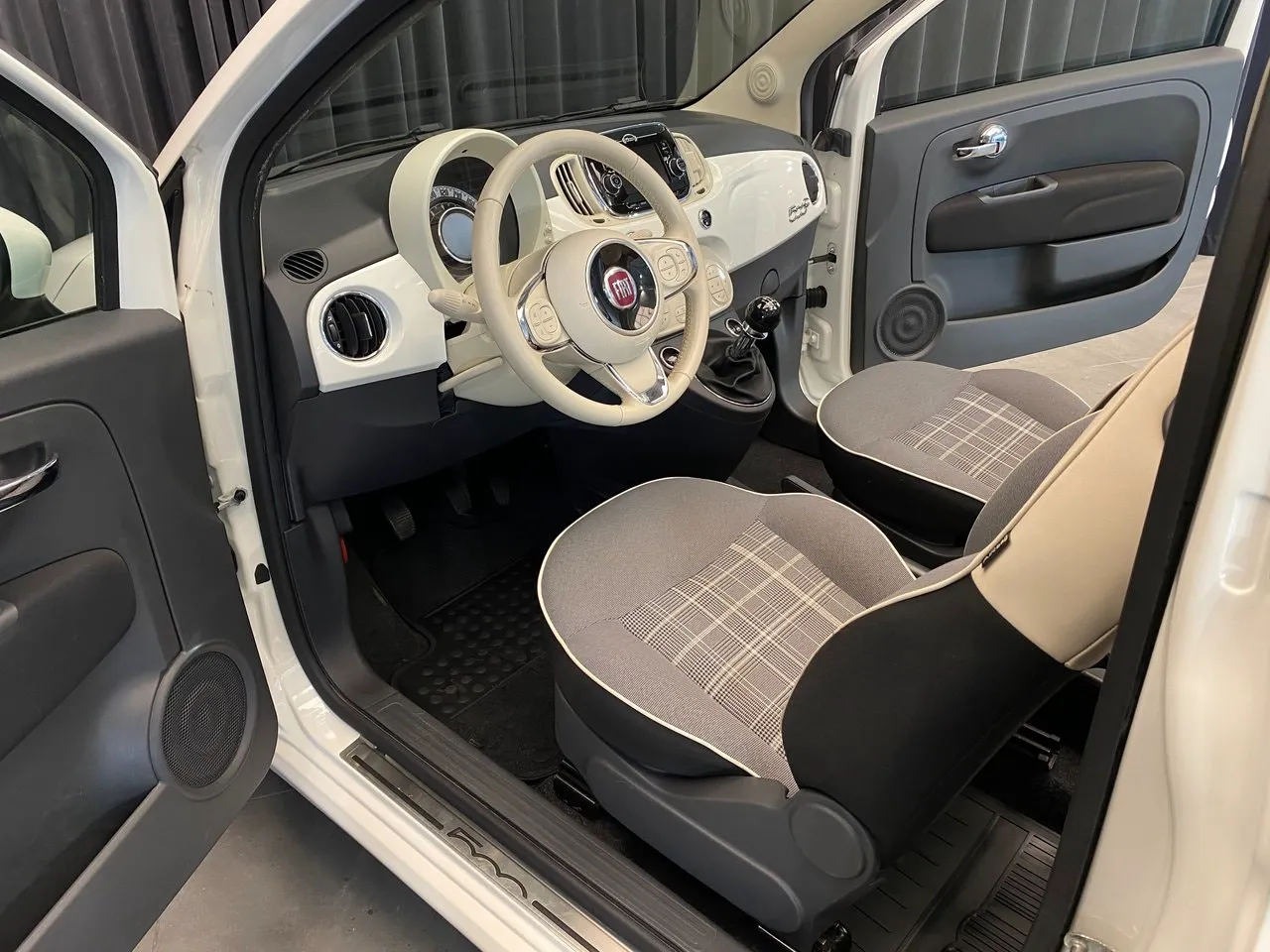 Vehicle image 23